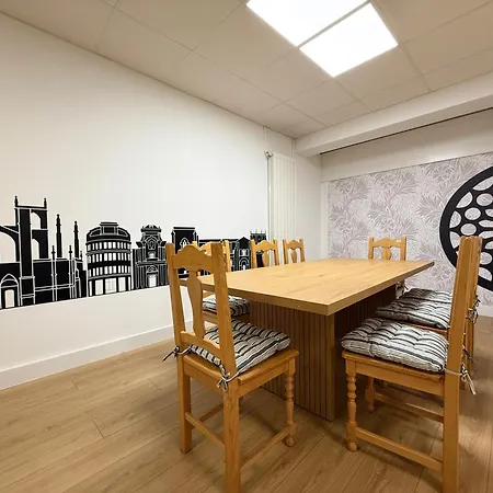 Mk77 House Holiday home Leon